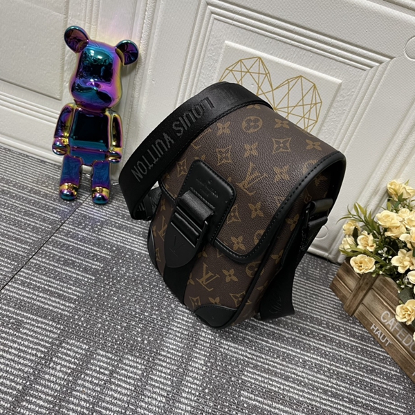 ルイヴィトンバッグ背面デザイン